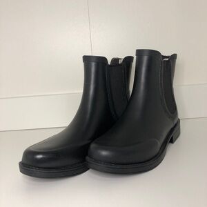 Great condition Ugg Aviana Rain Boots, Black - Size 9